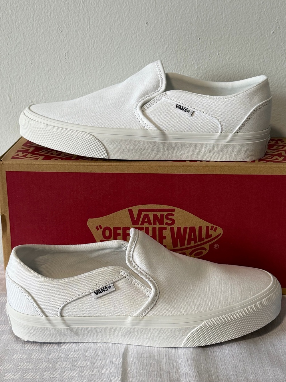 Vans Asher Canvas True White Slip On Sneakers Womens 8. VN0A32QMI7Q